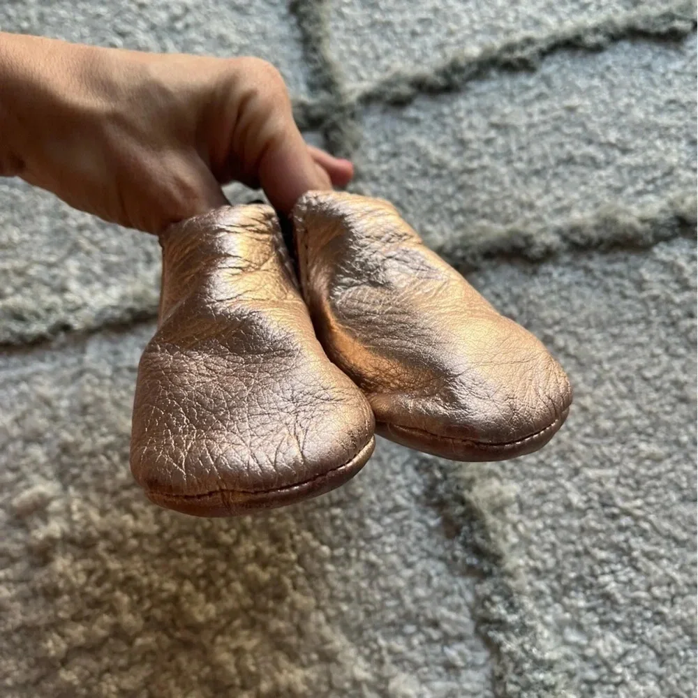 Freshly Picked shoes metallic pink leather moccasins 4 / 7
